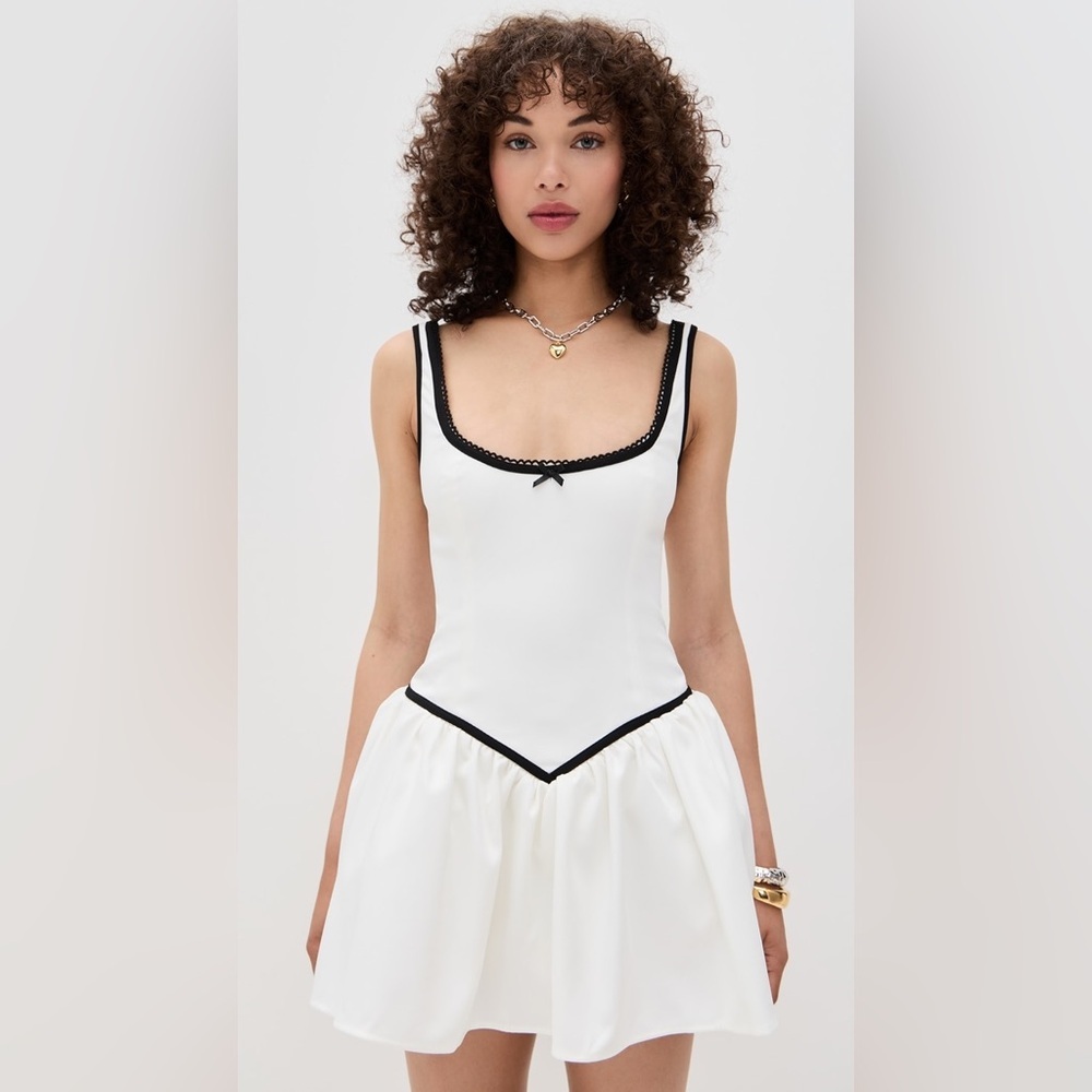 Sleeveless White Mini Dress with Black Trim - Picture 10 of 12